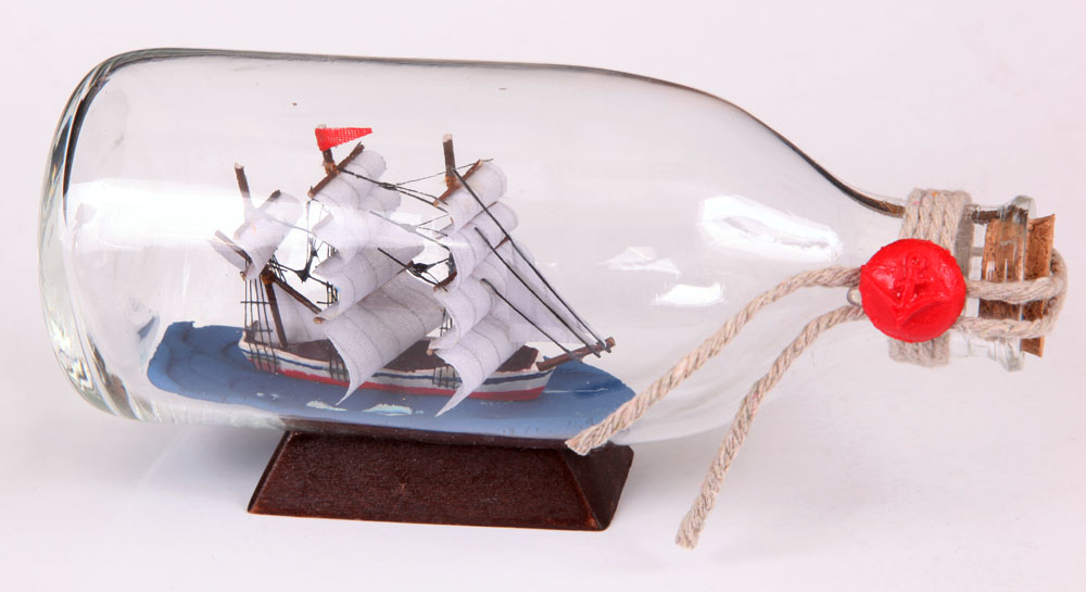 foto lodi�ka v l�hvi - st�edn�